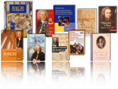 Im Foto sind 10 sehr bunte Bach-Bücher in zwei Reihen nebeneinander angeordnet. Sie scheinen zu schweben und werfen einen Spiegel auf den weißen Untergrund. Die Gesamtheit der Bach-Bücher ist sehr farbenfroh.
