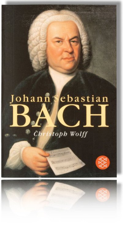 Im Bild sieht man das Bach-Buch von Christoph Wolff mit dem Titel Johann Sebastian Bach. Es zeigt das Bach-Bild von Haußmann bis zum Notenblatt in dessen Hand. Auch zu sehen: das Logo des Buch-Verlags Fischer, rechts unter dem Buchtitel.
