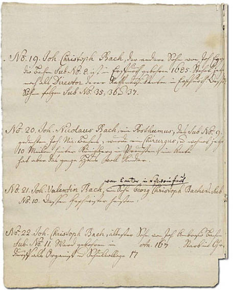 Das Bild zeigt die Seite 9 und die Positionen 19 und 22 des Ursprung der musicalisch-Bachischen Familie auf vergilbtem Papier mit ausgefransten Rändern, geschrieben von der Enkelin Bachs.
