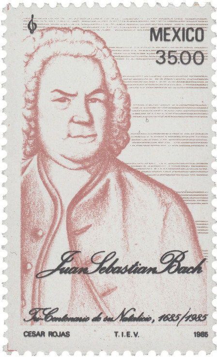 Auf dieser hochformatigen Briefmarke ist Johann Sebastian Bach als brauen Zeichnung. Im Hintergrund sind mehrere leere Notenlinie, oben rechts 35.00 und das Wort Mexico.