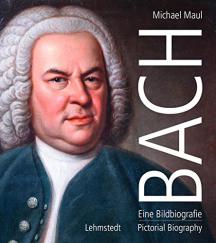 Ein fast quadratisches Buch. auf braunverlaufendem Untergrund ist links über die ganze Höhe das Bach-Porträt von Haußmann. Rechts sthet in gewaltig großer Schrift und senkrecht das Wort "Bach" und "Eine Biografie" in Deutsch und Englisch.